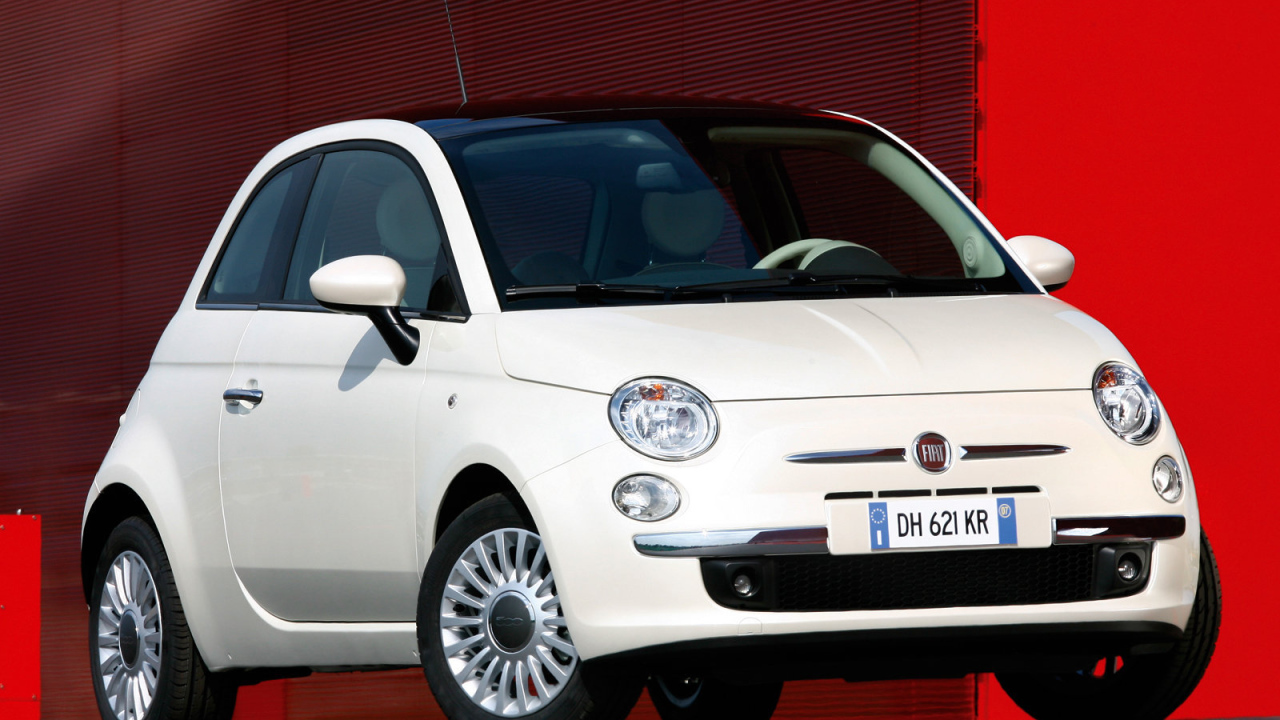 Автомобиль марки Fiat модели 500