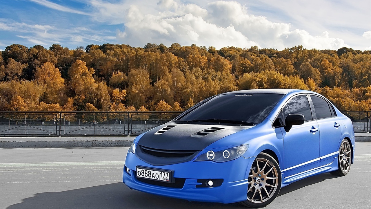 Красивый автомобиль Honda Civic 4D