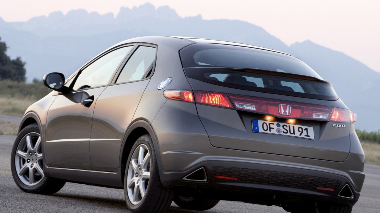 Автомобиль марки Honda модели Civic 5D