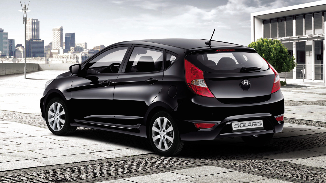 Красивый автомобиль Hyundai Solaris в Москве