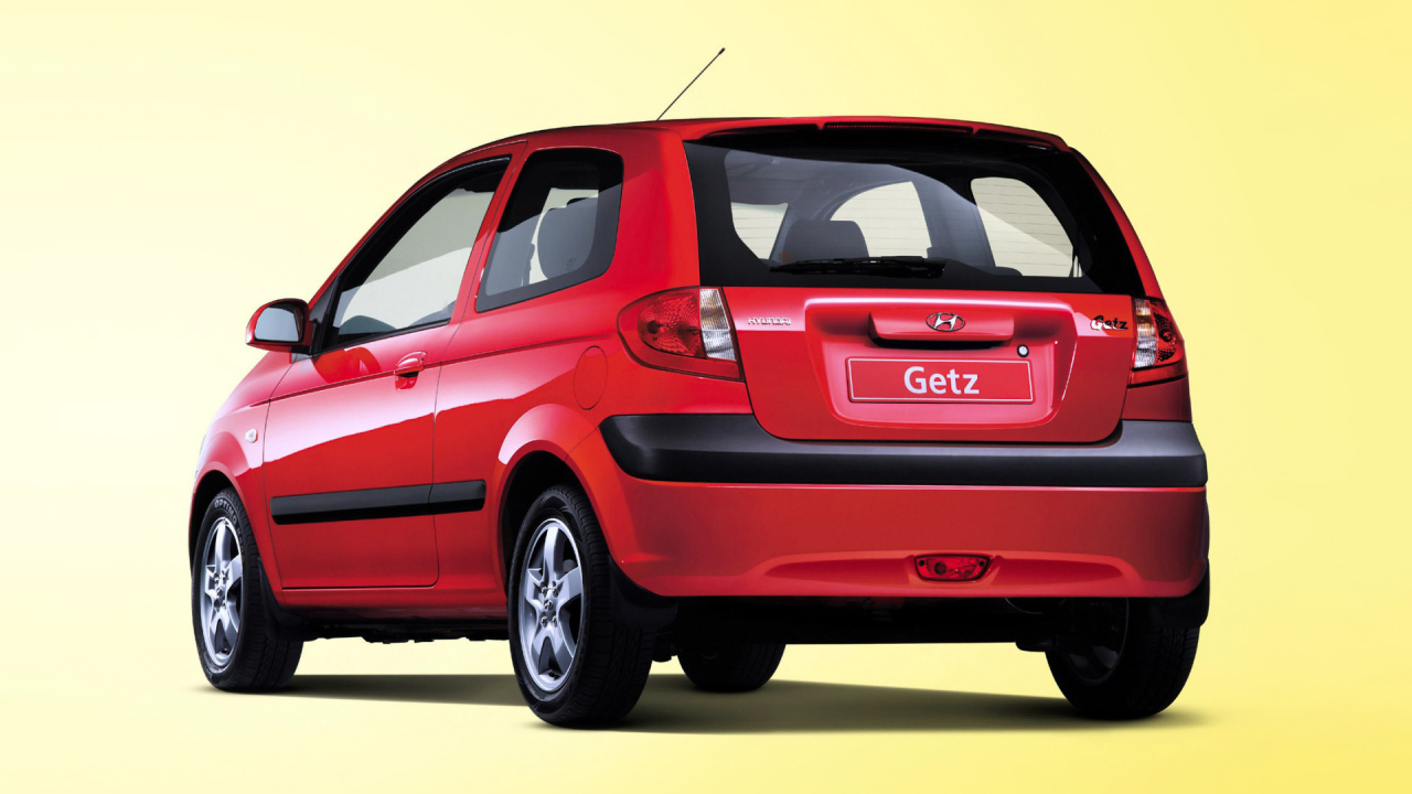  Автомобиль Hyundai Getz на дороге