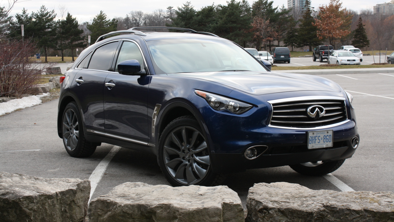 Синий Infiniti FX35