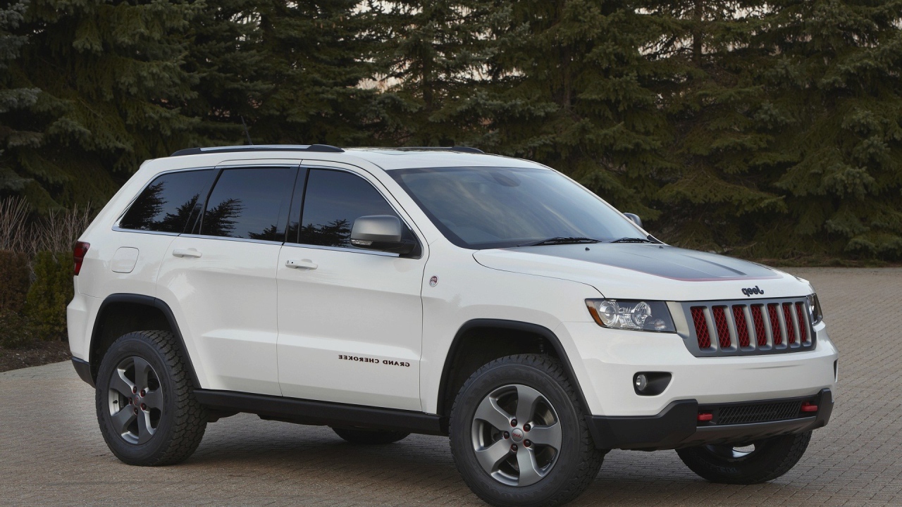 Красивый автомобиль Джип Гранд Чероки 2014 в Москве
