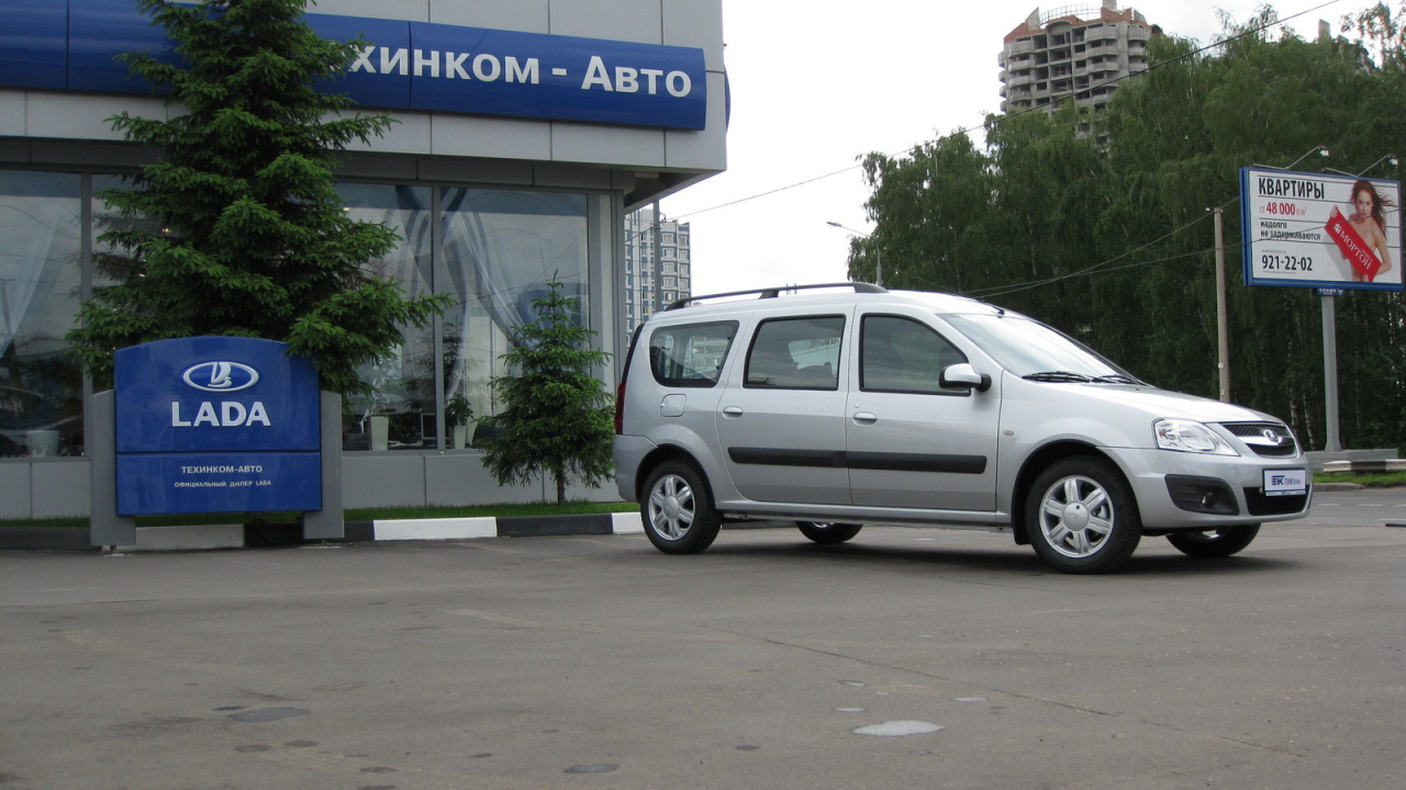 Lada Largus в городе