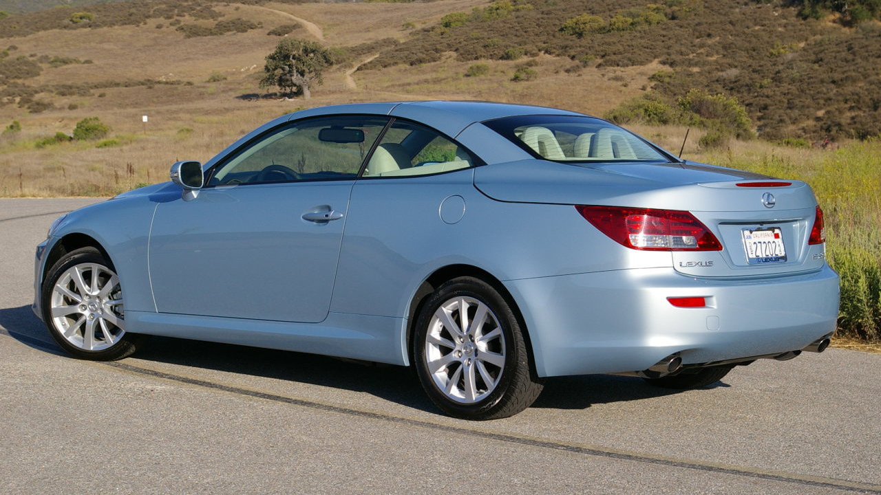 Голубой Lexus IS 250