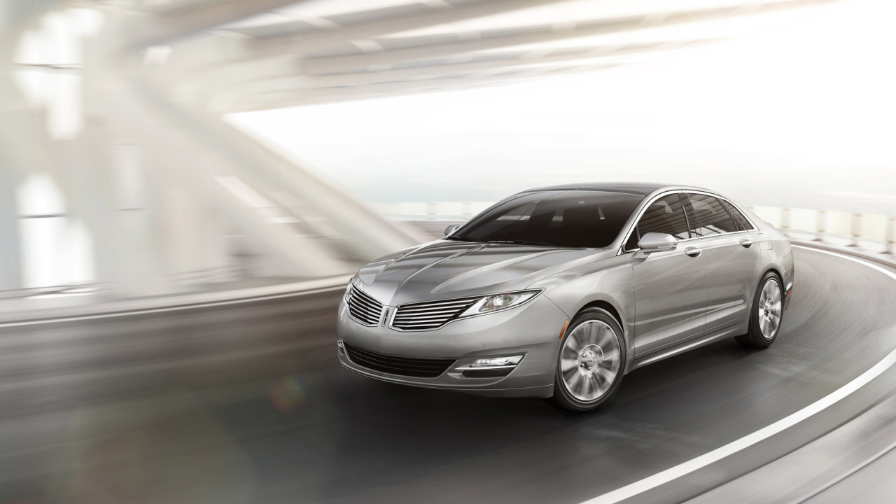 Красивый автомобиль Lincoln MKZ
