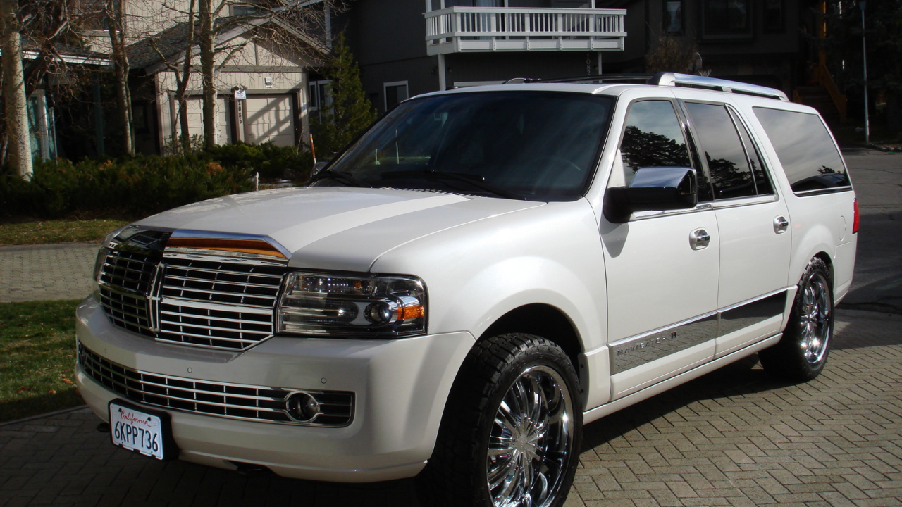 Новый автомобиль Lincoln Navigator 2014