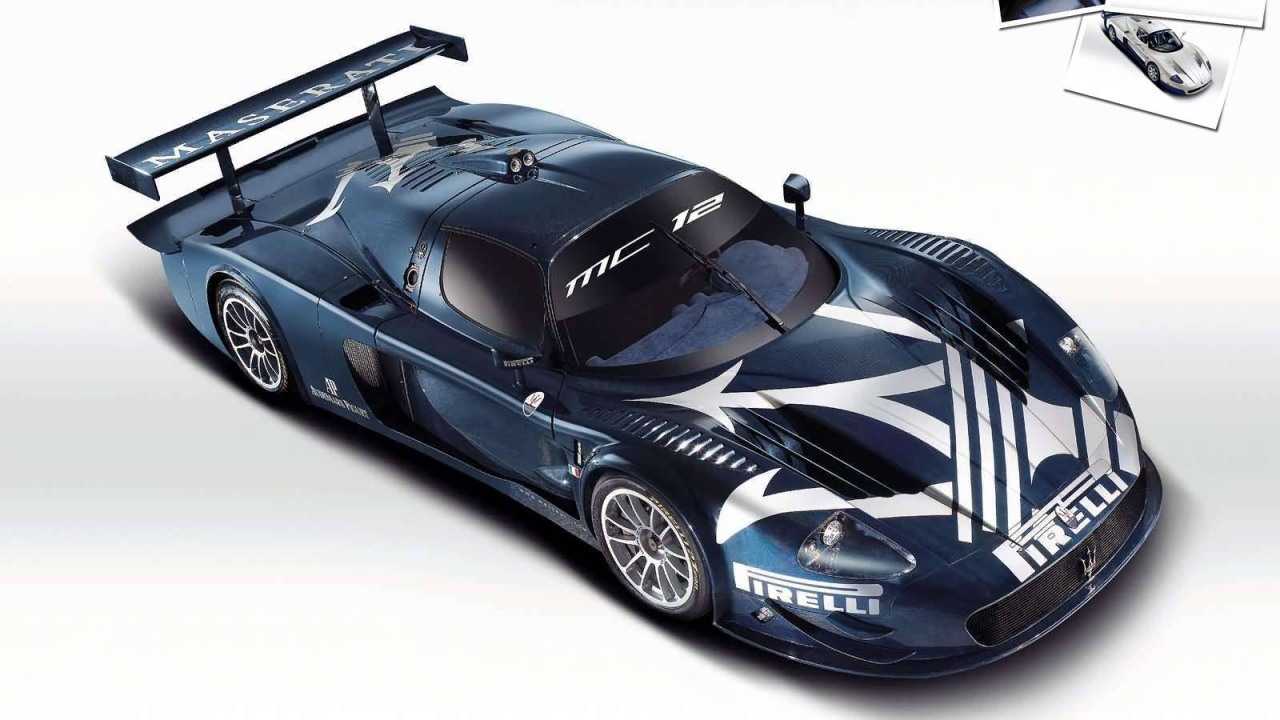 Красивый автомобиль Maserati MC12