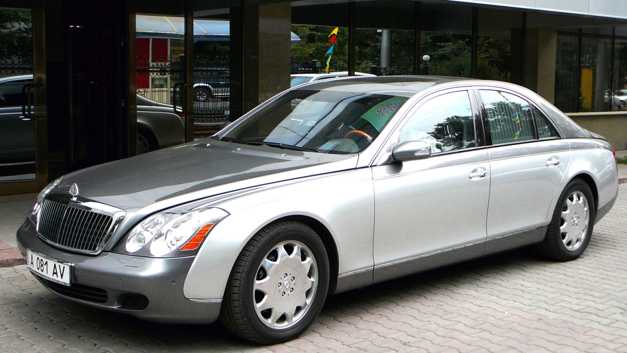 Красивый автомобиль Maybach  Landaulet в Москве