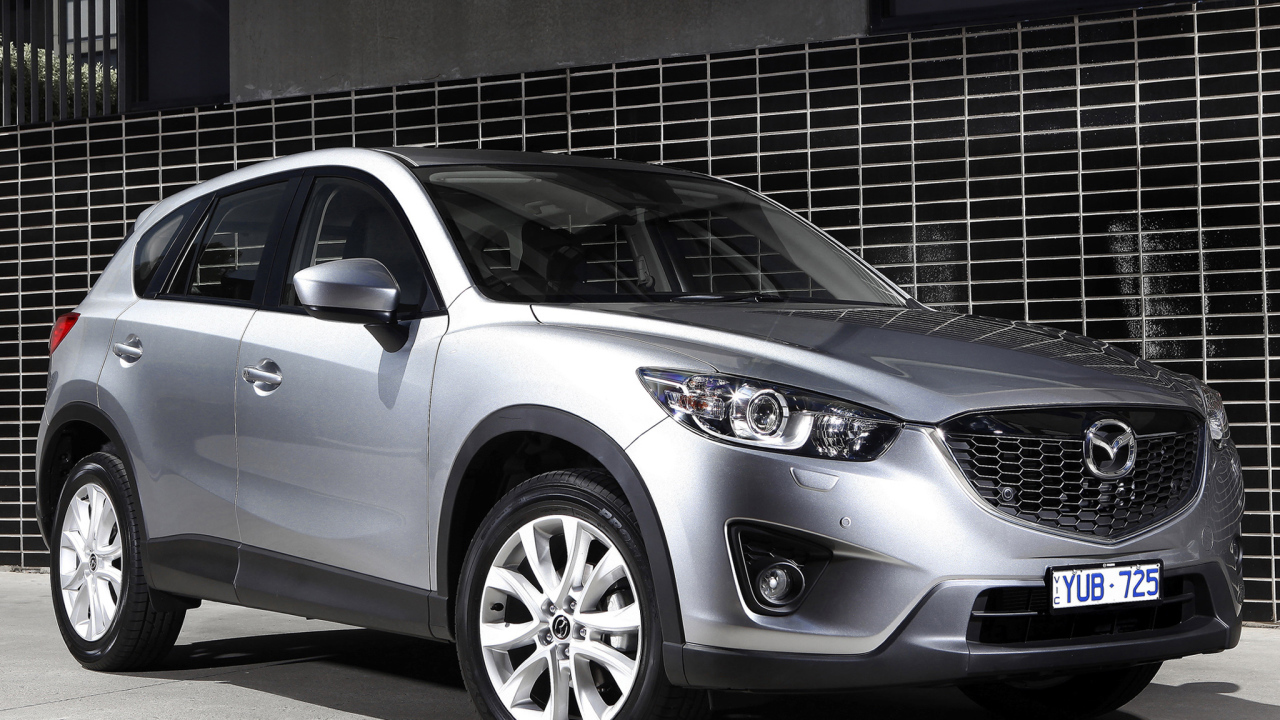 Красивый автомобиль Mazda CX 5