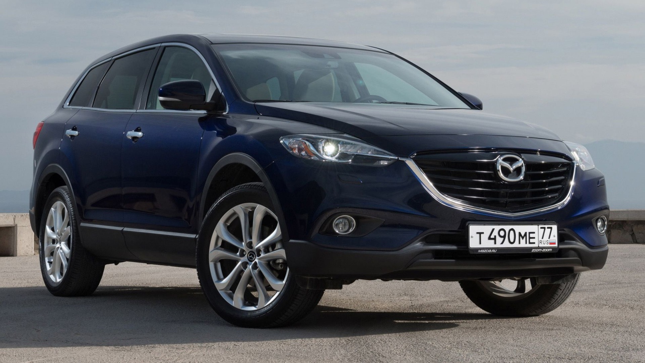 Красивый автомобиль Mazda CX 9 в Москве