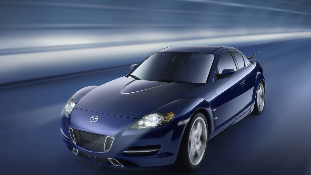 Красивый автомобиль Mazda RX 8