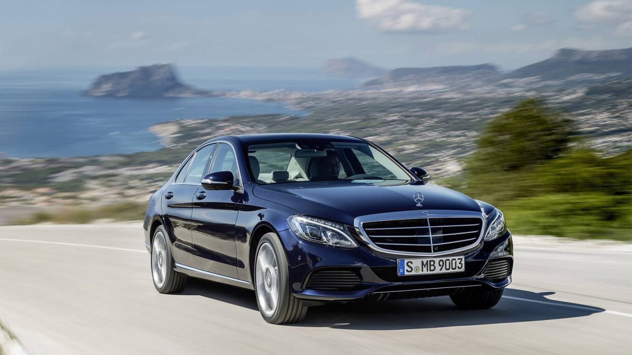 Mercedes C class 2014 на фоне природы