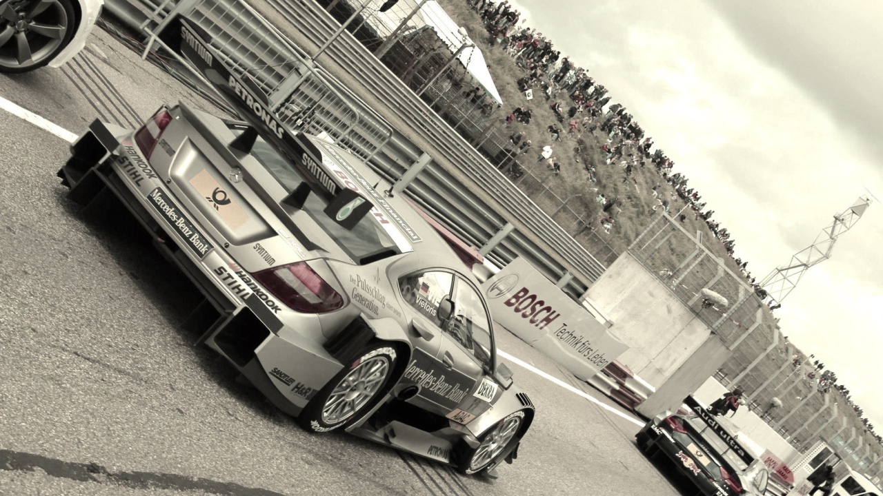 Мерседес на гоночном треке