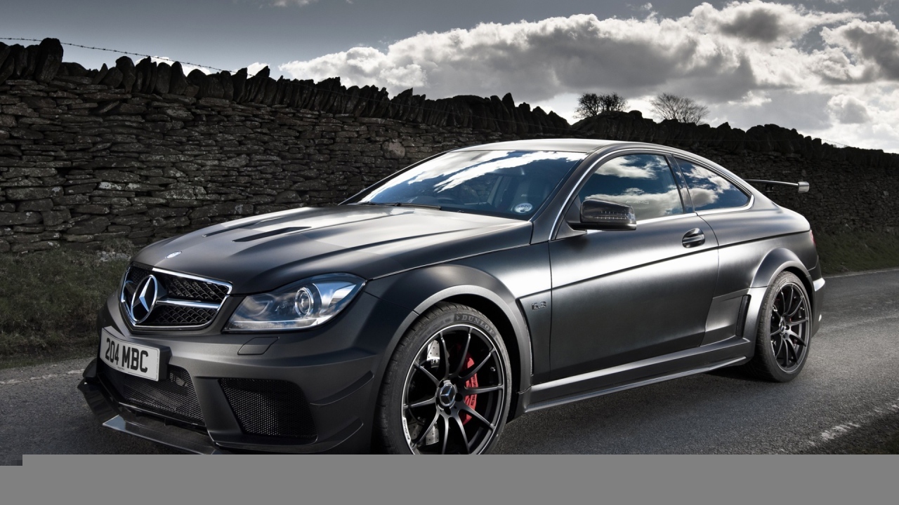 Мерседес C63 серебристый