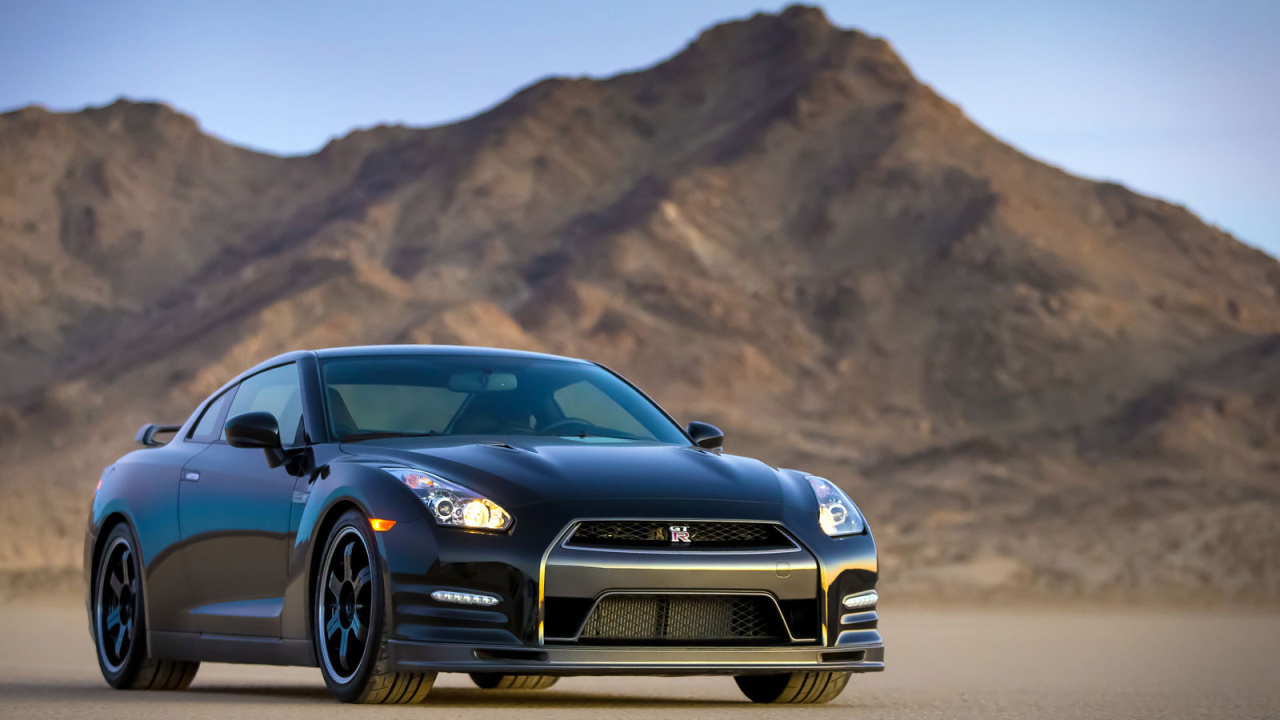 Автомобиль марки Nissan модели GT-R Nismo 2014