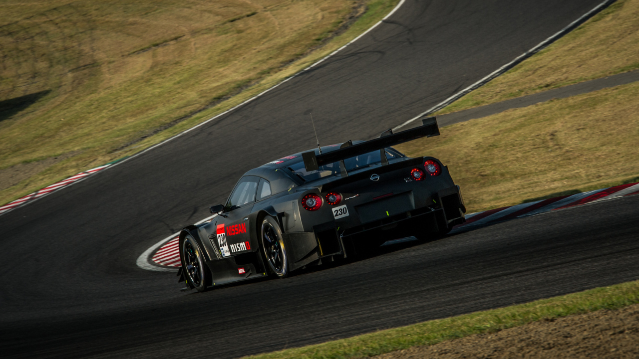 Надежная машина Nissan GT-R Nismo 2014