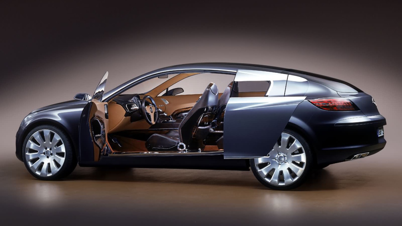 Красивый автомобиль Opel Insignia в Москве