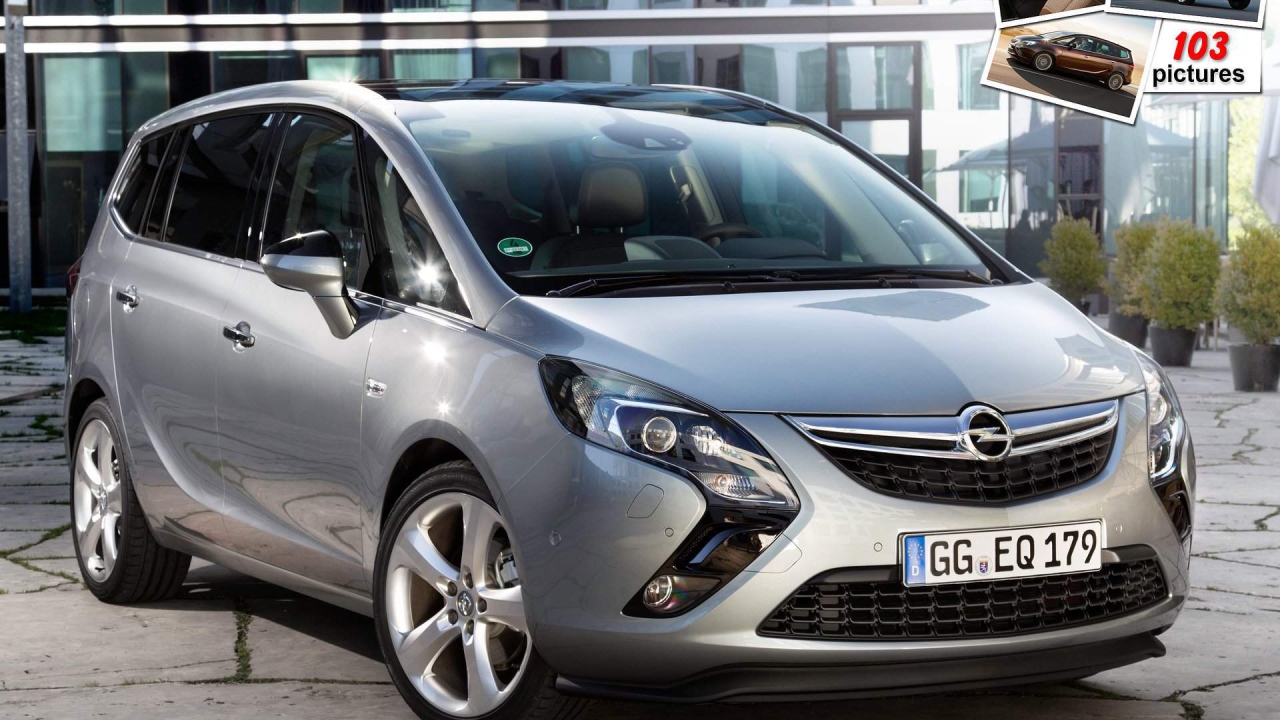Автомобиль Opel Zafira на дороге