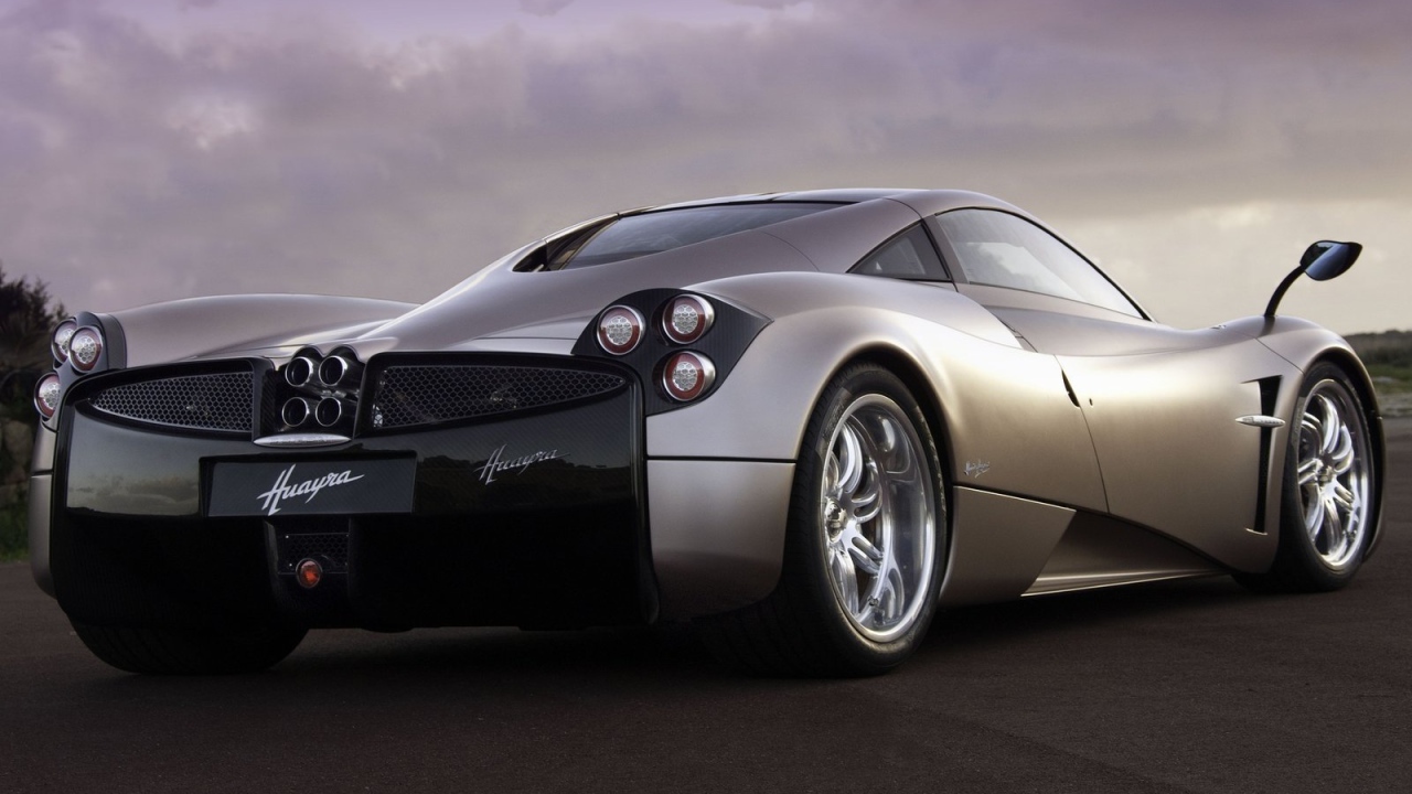  Красивый автомобиль Pagani Huayra