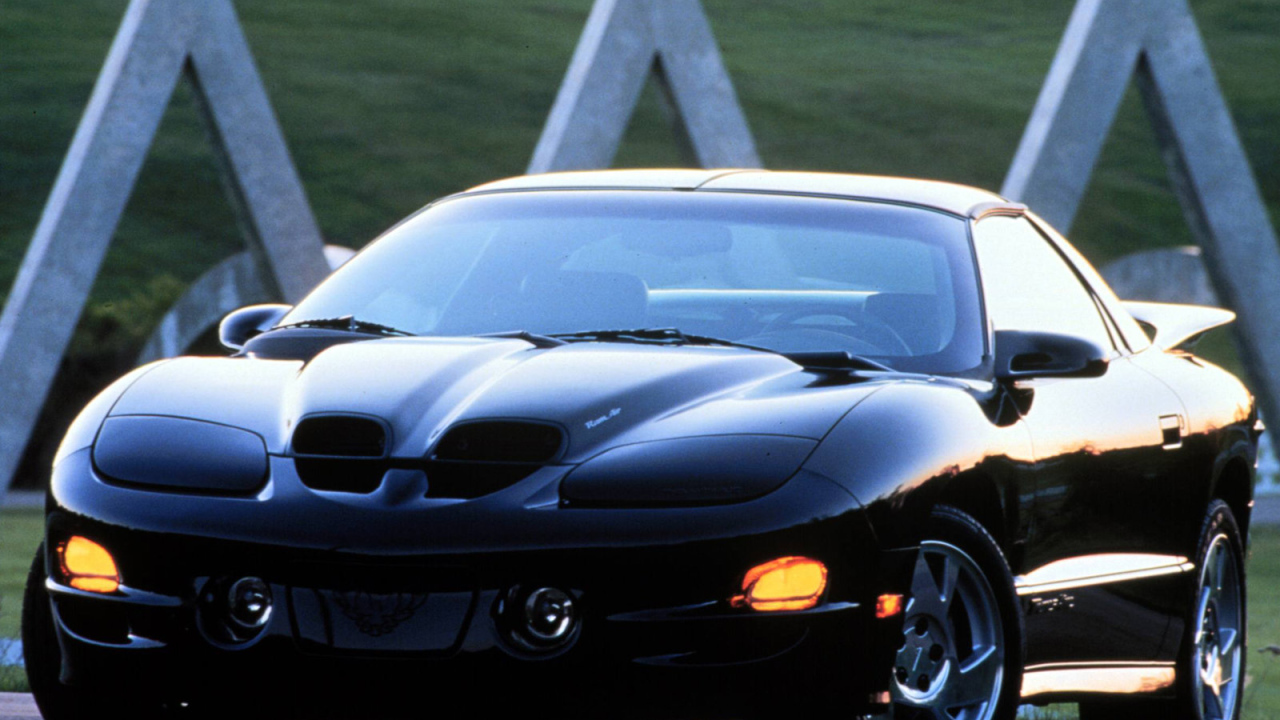 Надежная машина Pontiac Firebird