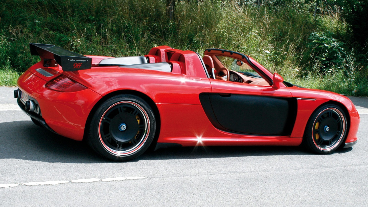 Красный спортивный Порш