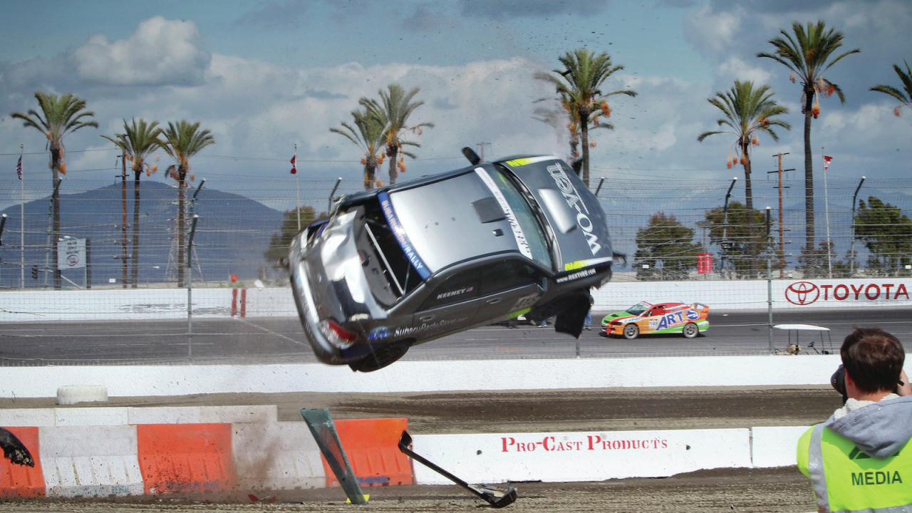 Автомобиль в полете