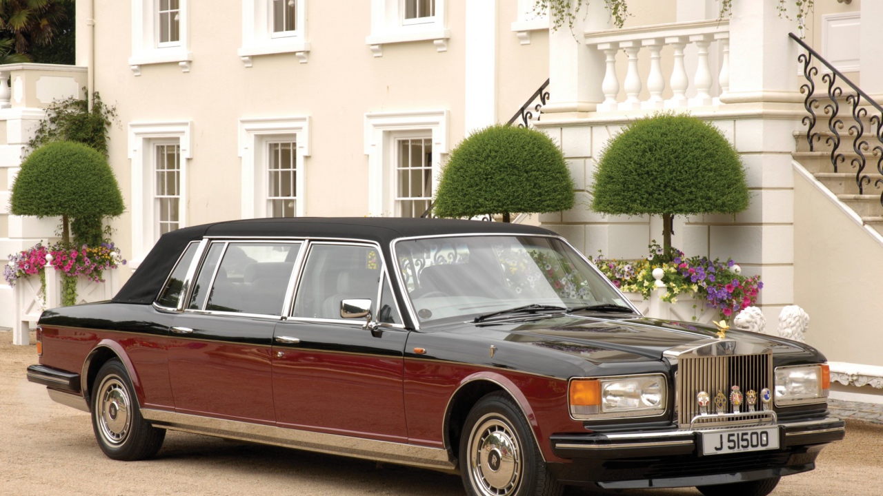  Новая машина Rolls Royce Silver Spirit