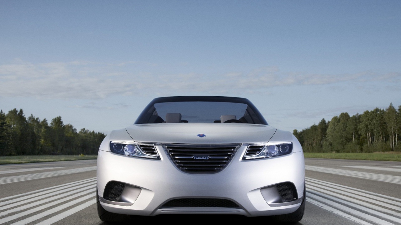 Красивый автомобиль Saab 9-5