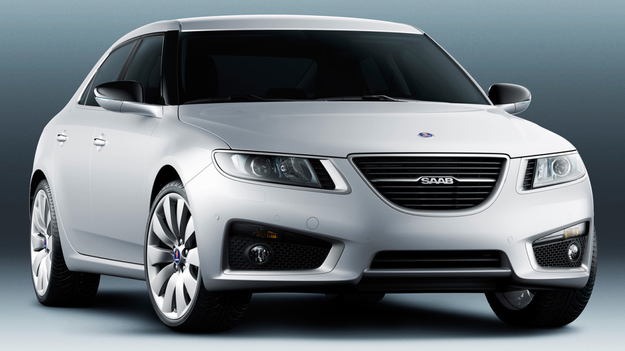 Красивый автомобиль Saab 9-5 в Москве