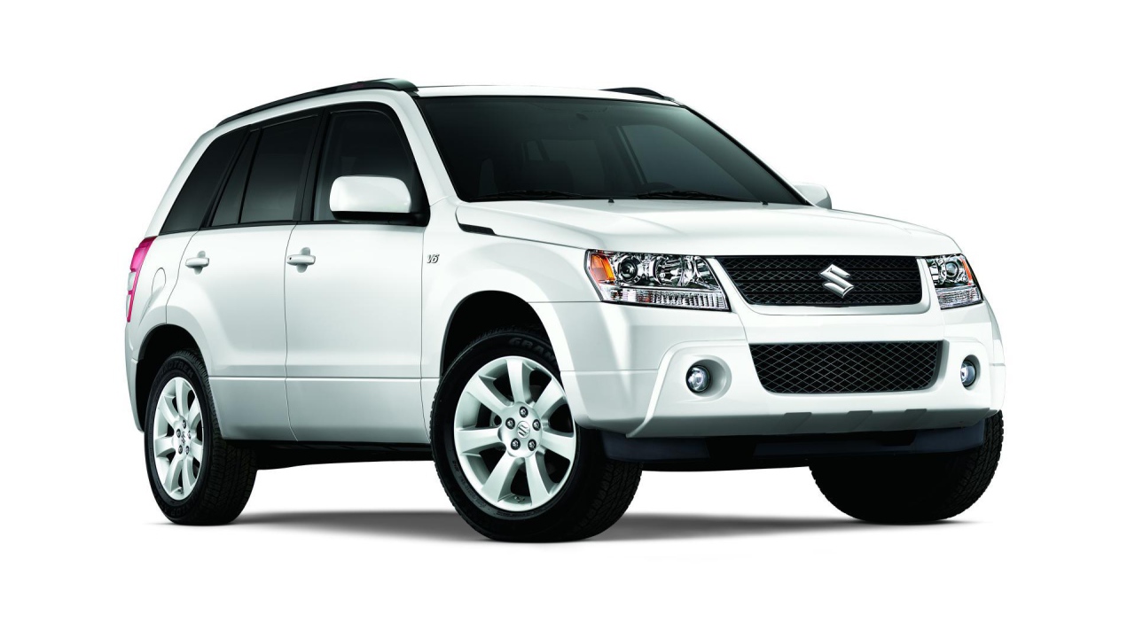  Красивый автомобиль Suzuki Grand Vitara 2014