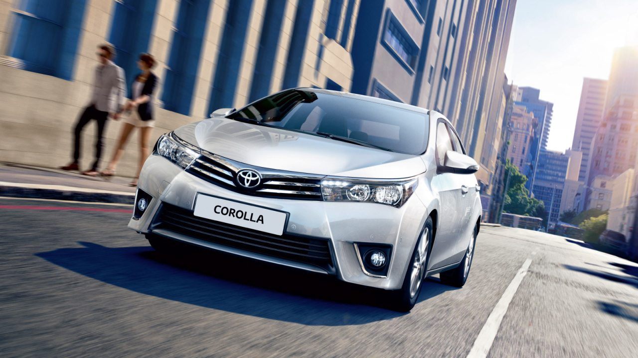 Красивый автомобиль Toyota Corolla 2014