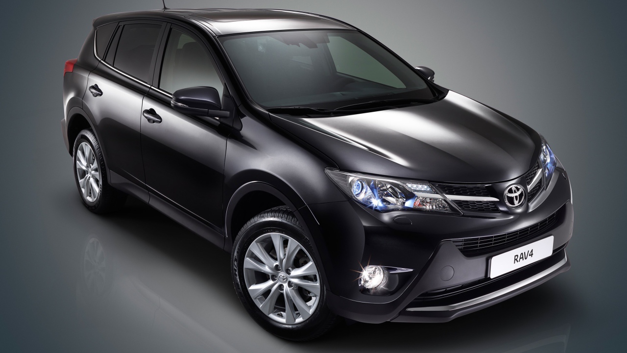 Красивый автомобиль Toyota RAV4