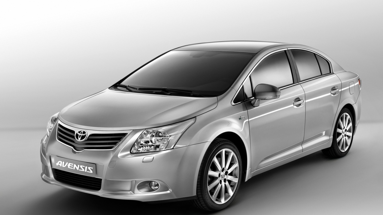 Новый автомобиль Toyota Avensis 2013