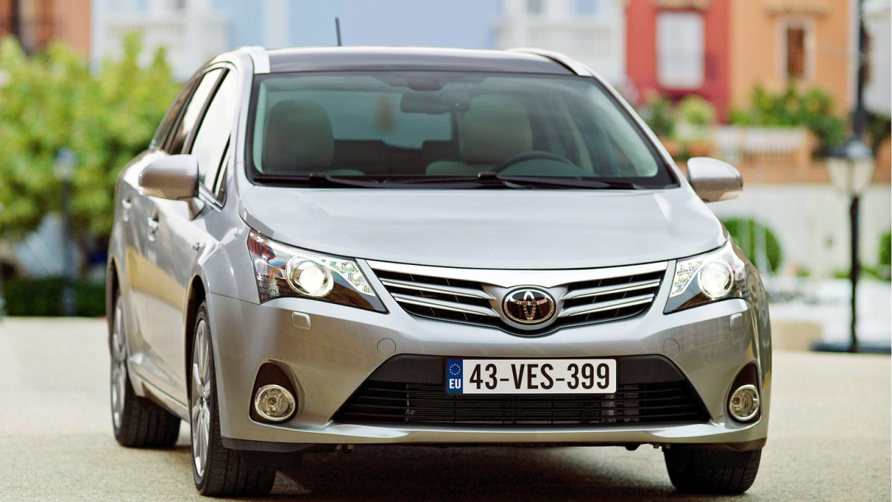 Надежный автомобиль Toyota Avensis 2013
