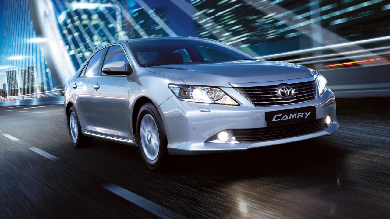 Тест драйв автомобиля Toyota Camry