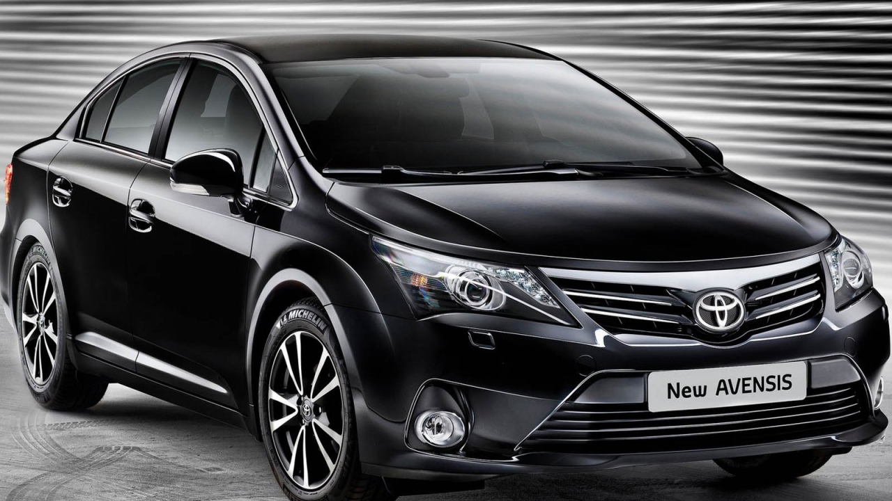 Автомобиль марки Toyota модели Impreza Avensis 2013