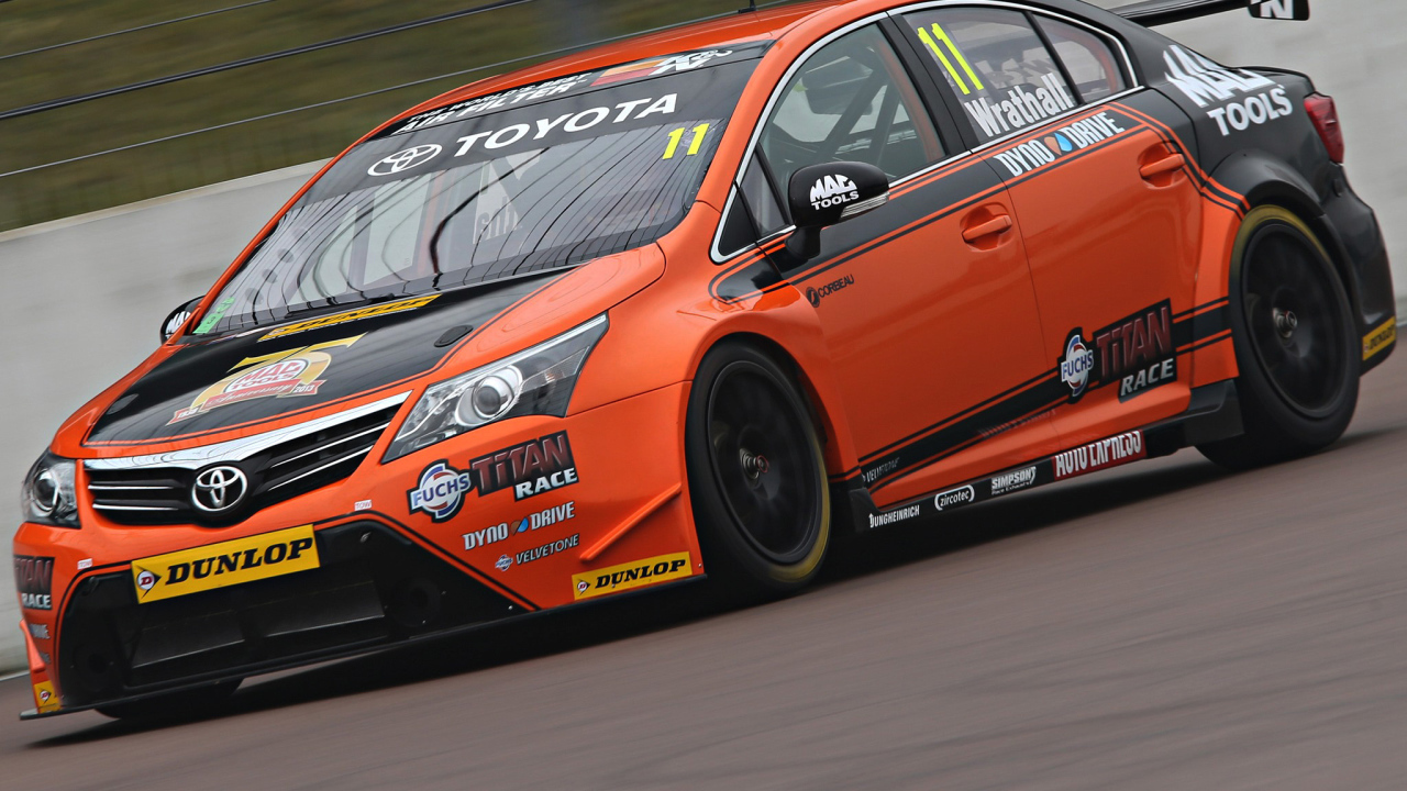 Новая машина Toyota Avensis 2013