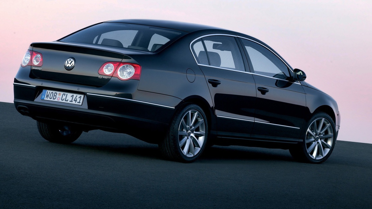 Красивый автомобиль Volkswagen Passat в Москве