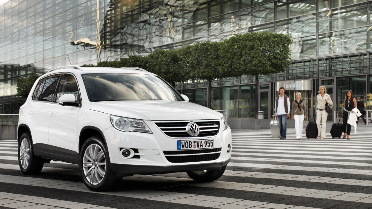 Красивый автомобиль Volkswagen Tiguan в Москве