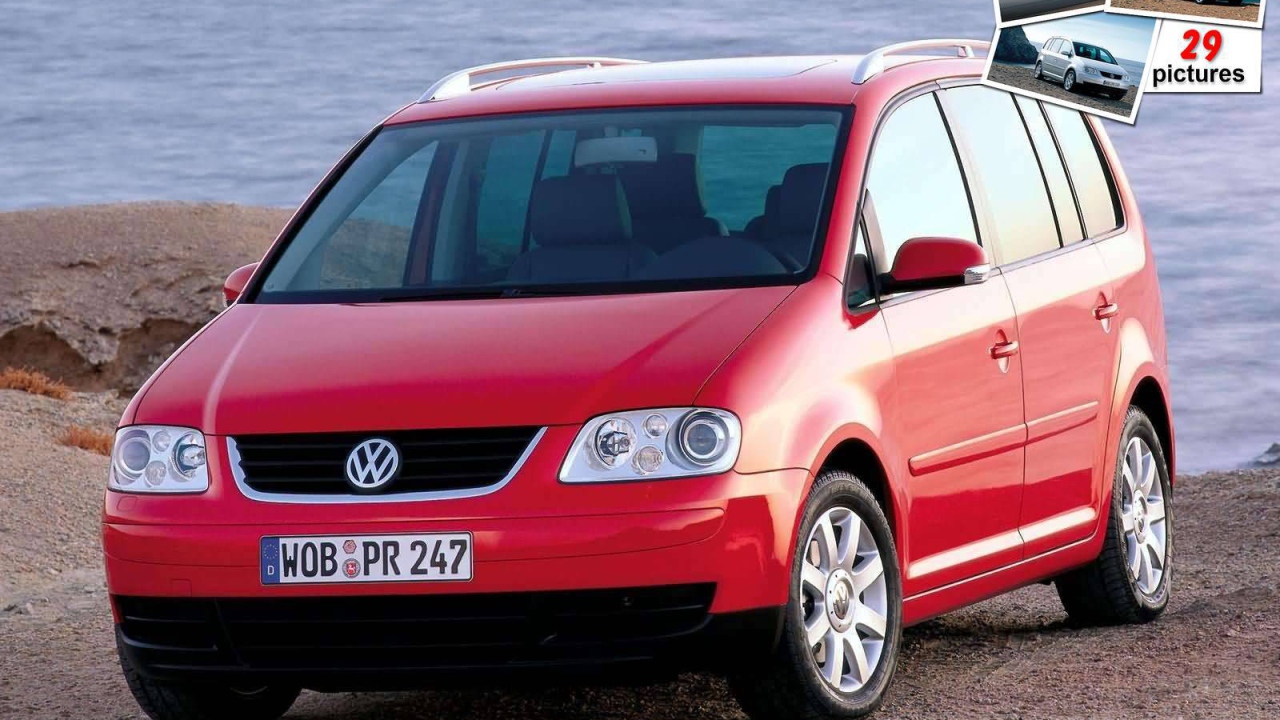 Красивый автомобиль Volkswagen Touran в Москве