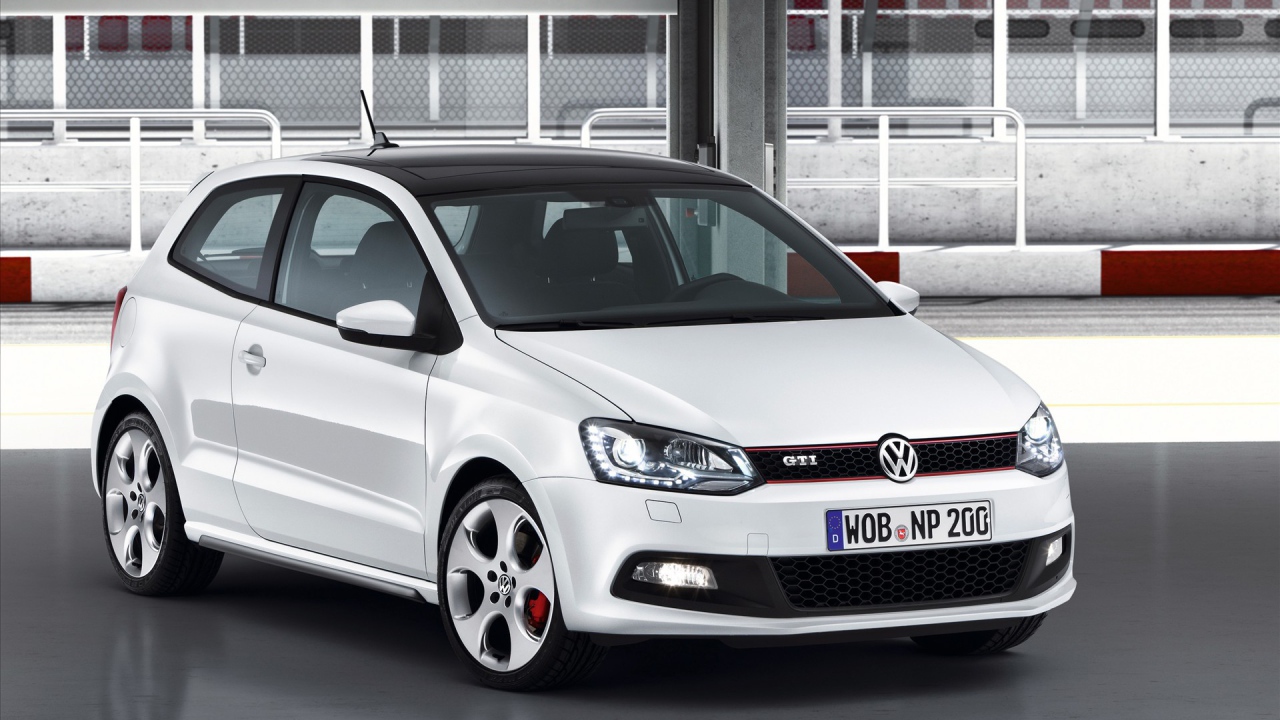 Автомобиль марки Volkswagen модели Polo