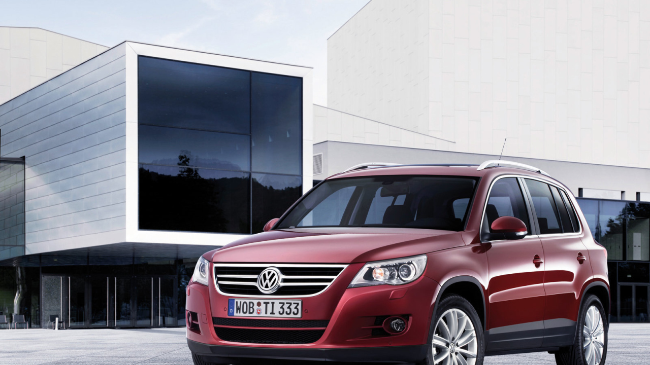 Автомобиль марки Volkswagen модели Tiguan