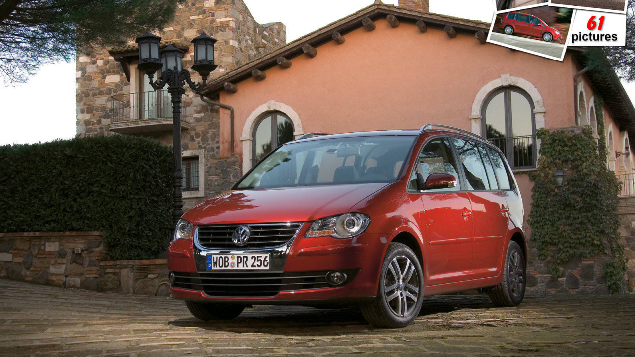 Автомобиль марки Volkswagen модели Touran