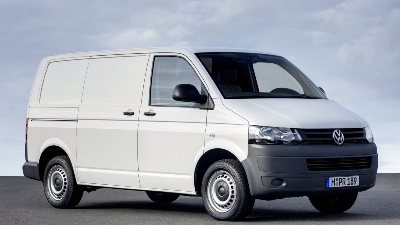 Автомобиль марки Volkswagen модели Transporter