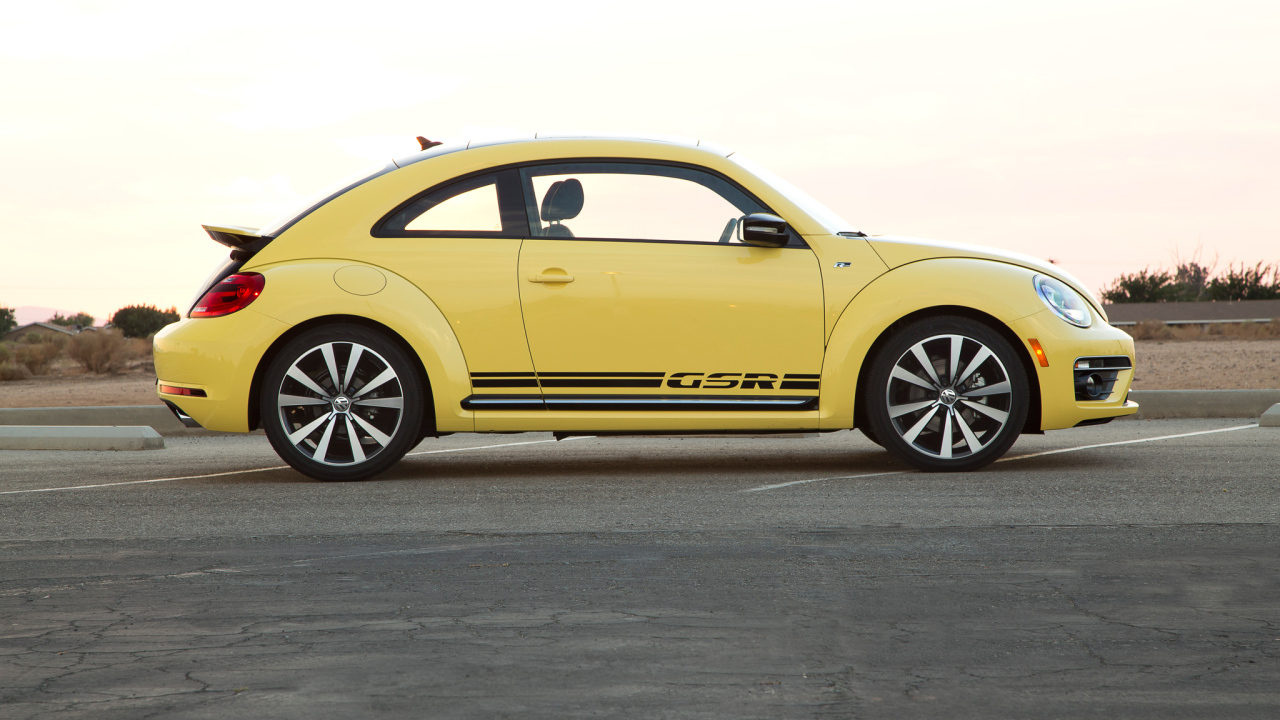 Новая машина Volkswagen Beetle 2014