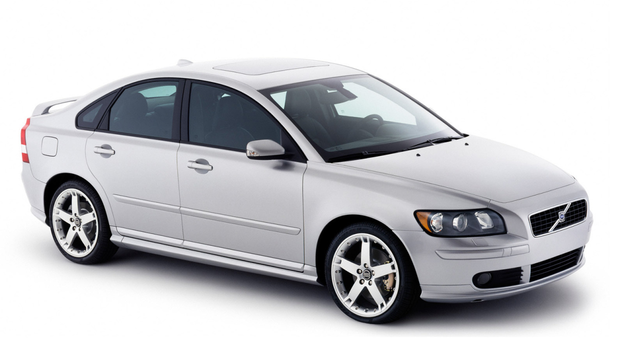 Новая машина Volvo s40