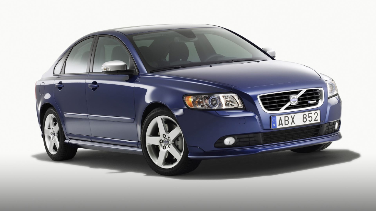 Автомобиль марки Volvo модели s40