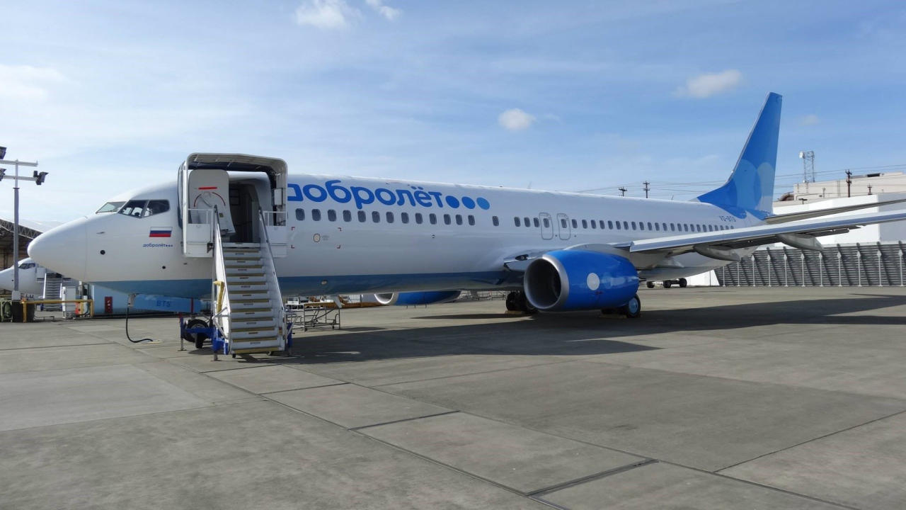 Красивый самолет Добролет