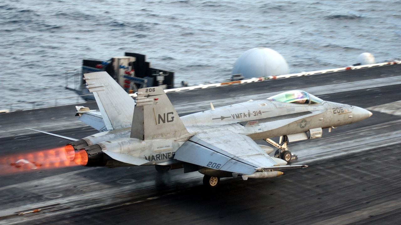 Взлет самолета с авианосца